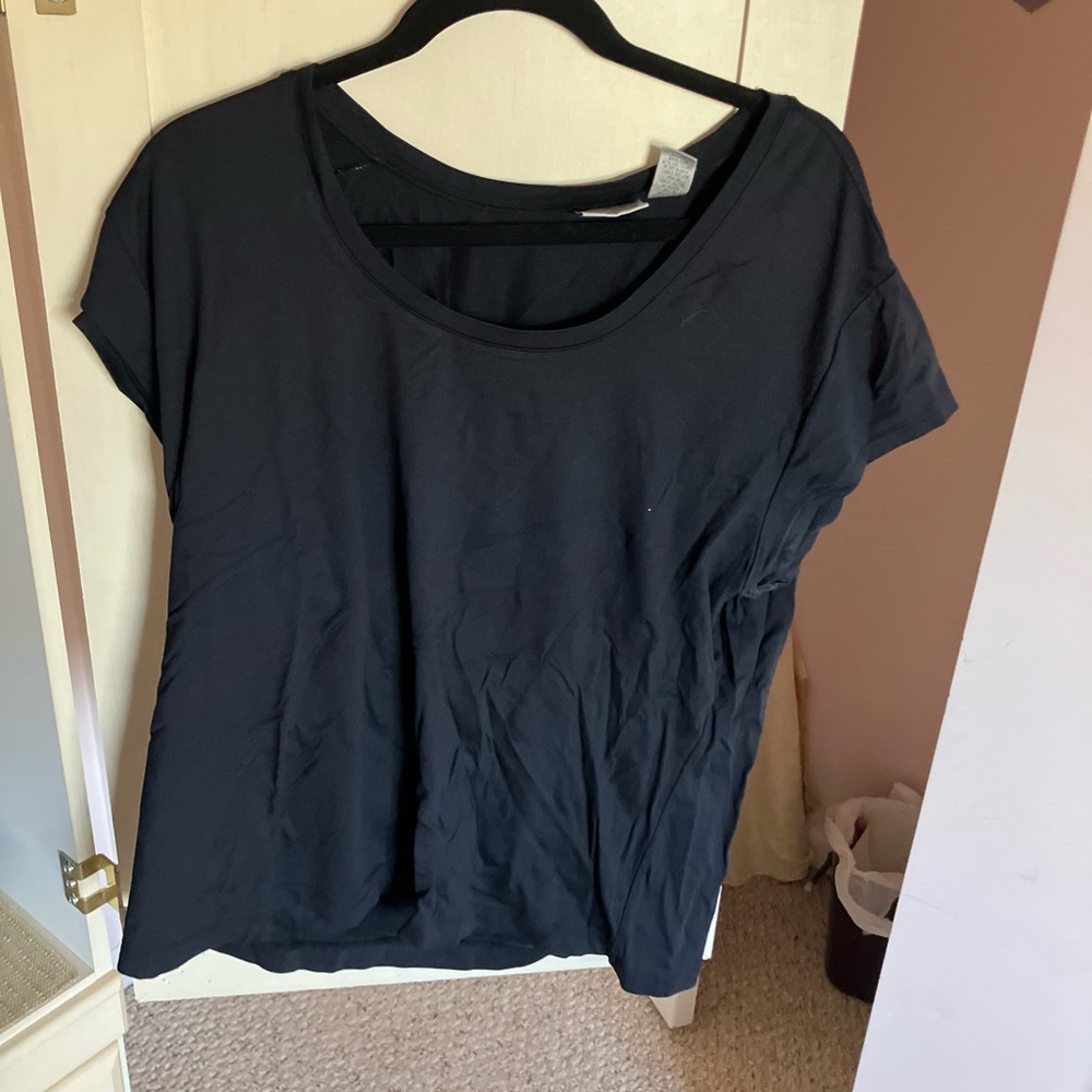 black short sleeve t shirt